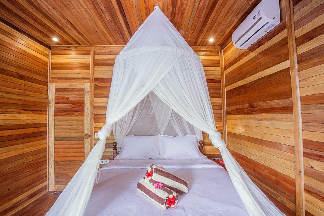 Wooden Beach Sunset Cottages นูซาเลมโบงัน ภายนอก รูปภาพ