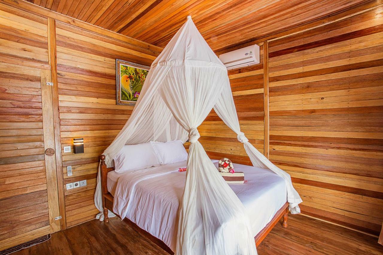 Wooden Beach Sunset Cottages นูซาเลมโบงัน ภายนอก รูปภาพ