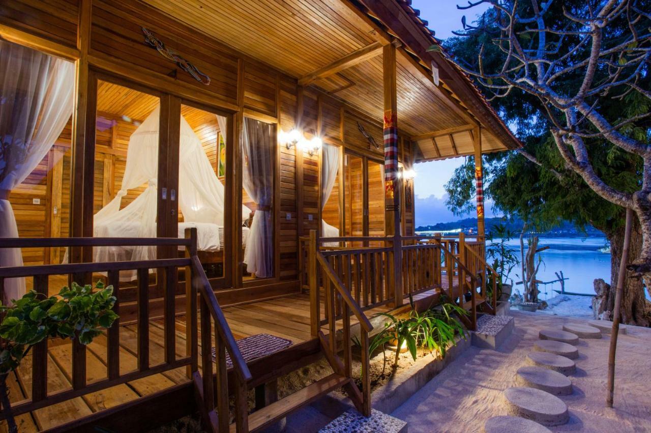 Wooden Beach Sunset Cottages นูซาเลมโบงัน ภายนอก รูปภาพ